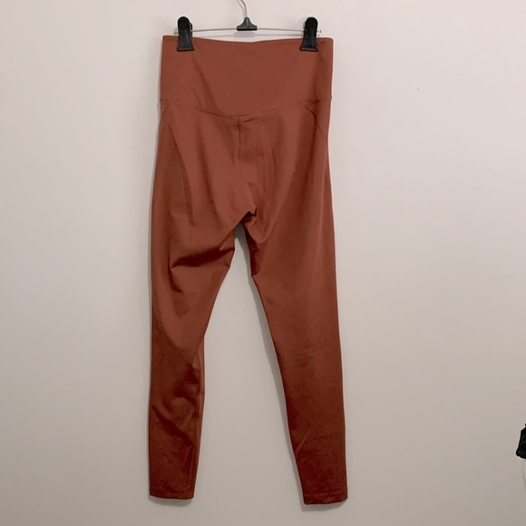 BNWOT Girlfriend Collective High Rise Compression Leggings rust colour size M - Picture 3 of 3